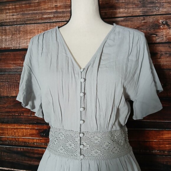 NWT All In Favor Shorts Romper S Silver Rayon Flutter Sleeve Crochet - Picture 3 of 10